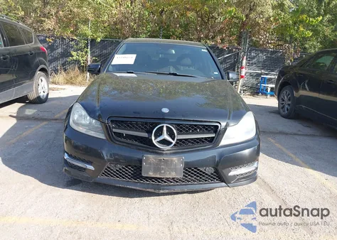 2013 Mercedes-Benz C 300 Sport 4Matic из США, поврежденный, VIN WDDGF8AB3DR296537